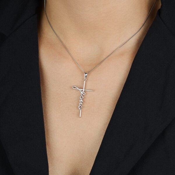 Colar Prateado Religioso de Cruz Jesus - Imagem 2